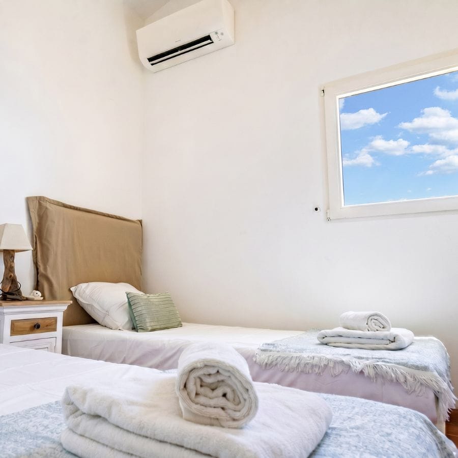 Chambre deux lits simples vue mer
