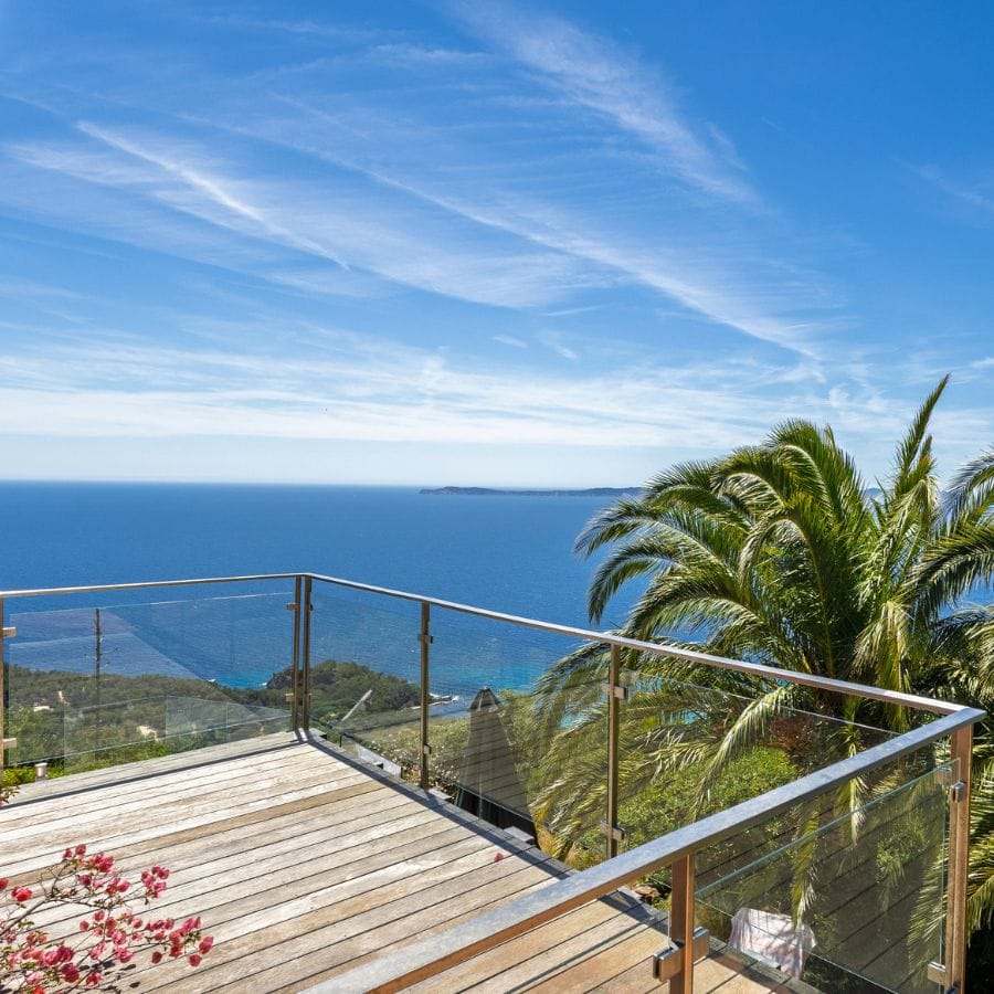Chambre terrasse privée vue mer Chambre avec accès terrasse privée et panorama sur la Méditerranée
