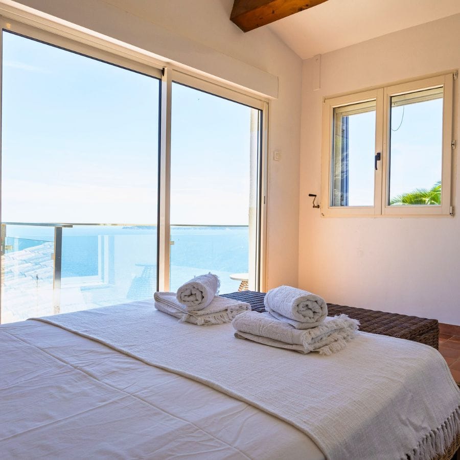 Chambre vue mer villa Rayol Canadel Chambre double vue mer avec literie neuve, villa 3 chambres à Rayol-Canadel-sur-Mer
